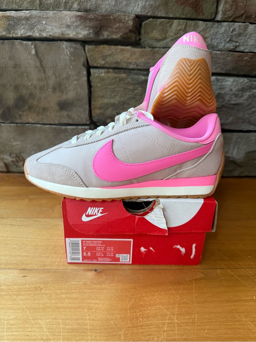 NIB/New Nike Women's Pacific Athletic Shoes Pink Beige Size 7